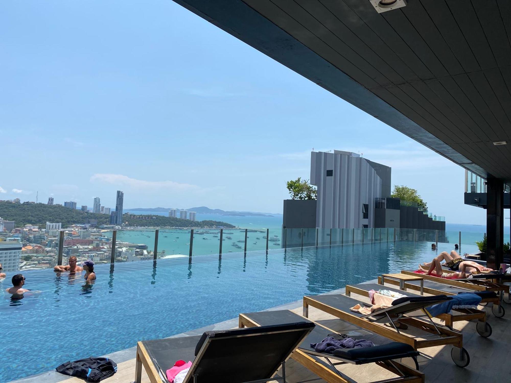 The Base In Aparthotel Pattaya
